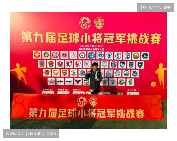 仲巴县足球队队员奋勇拼搏 力争为家乡赢得荣誉与梦想